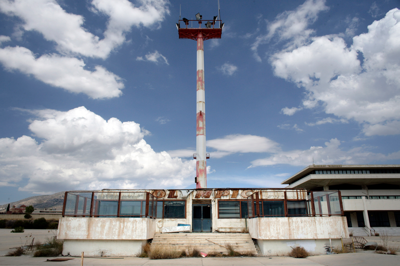 Illustration for article titled Athens' Abandoned International Airport Is Incredibly Creepy
